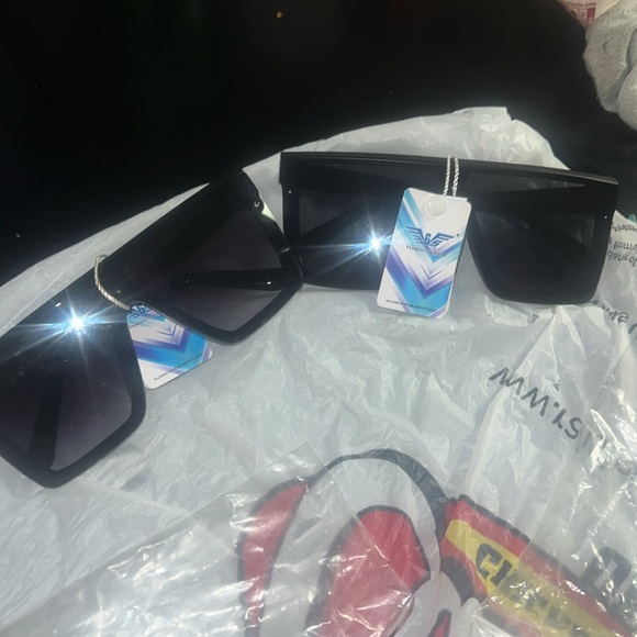 Sun glasses bundle - Picture 9 of 11